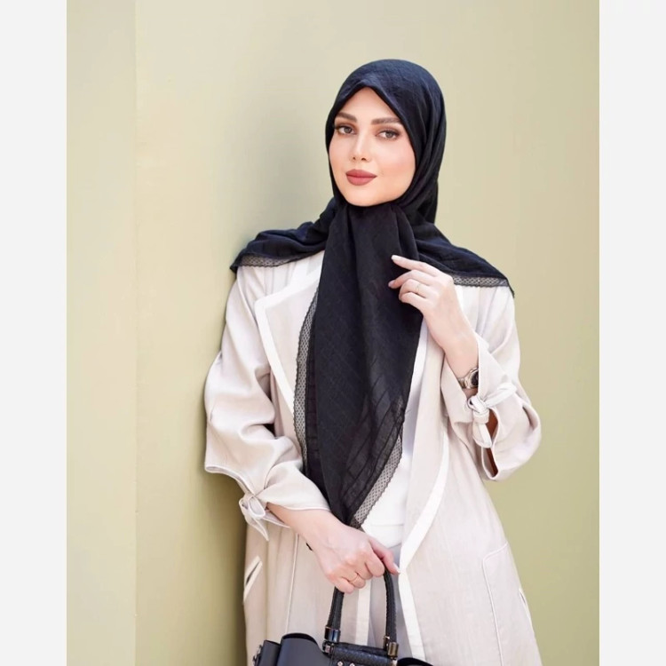 روسری نخی دور دانتل چهارخونه