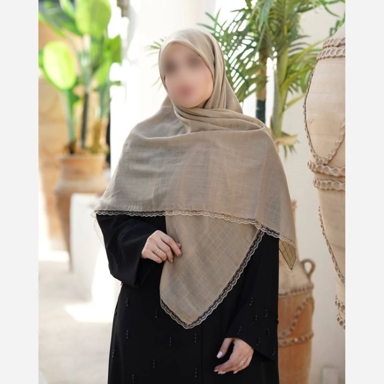 روسری نخی دور دانتل چهارخونه